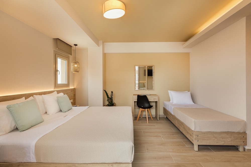 Makris Luxury Rooms view 3