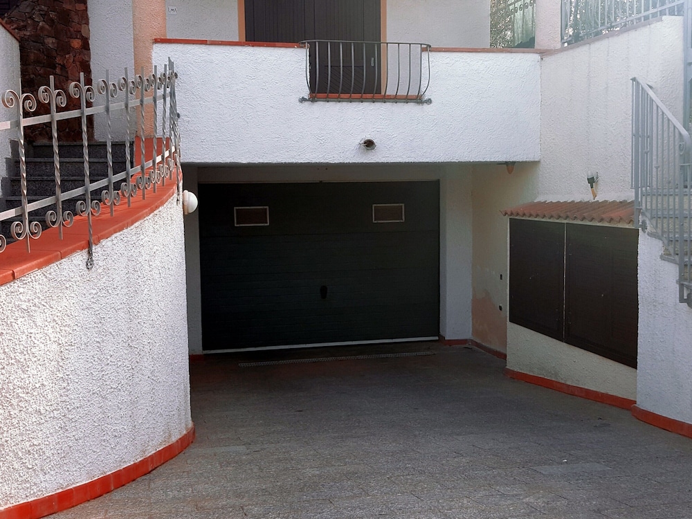 Residence With Swimming Pool Near the Sea view 4
