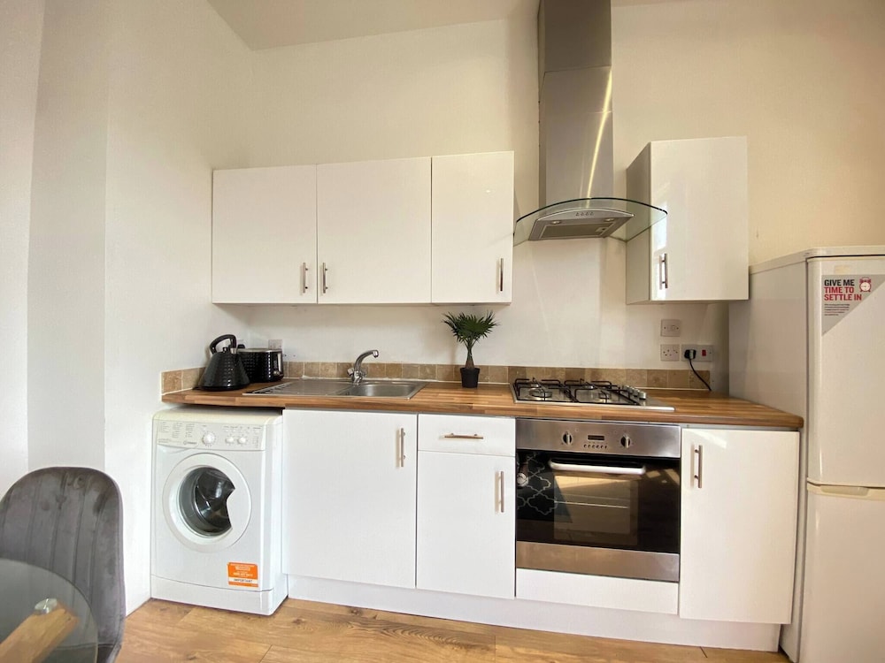 Cozy Croydon Apartment With Central Heating & Free Parking