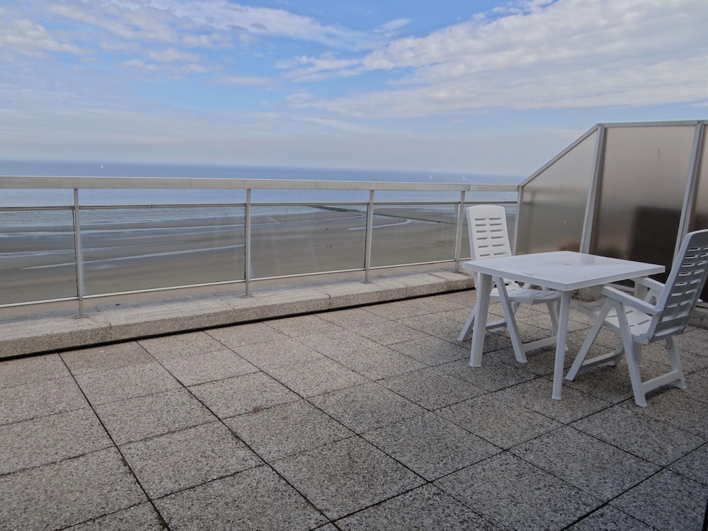 Penthouse in Koksijde With Stunning Sea View