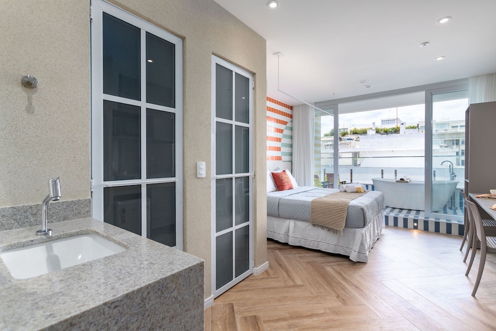 Sea View and Balcony With Bathtub Q4