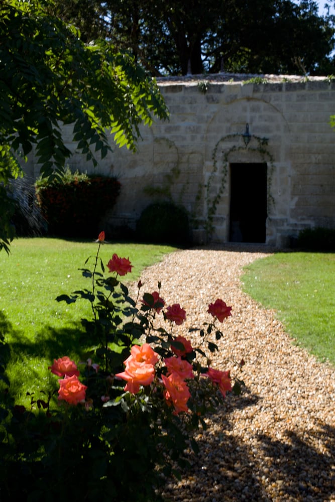 Château Latour Segur Suites & Spa