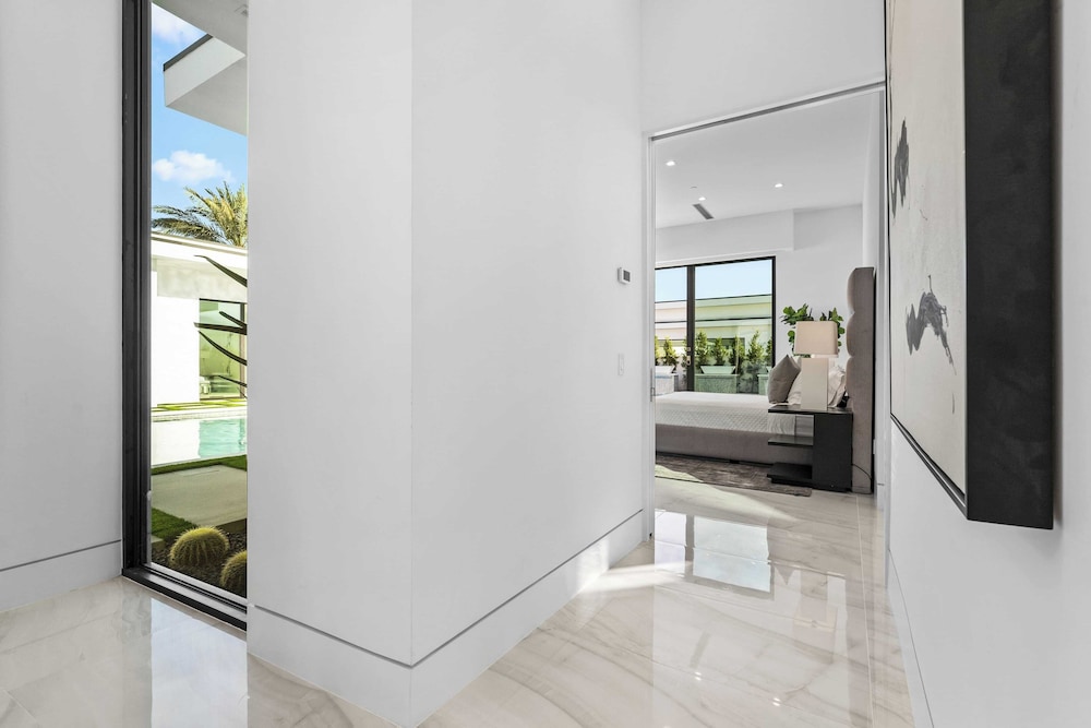 Exclusive Indio Villa Pool, Hot Tub, Putting Green Sleeps 18 Bravo #6