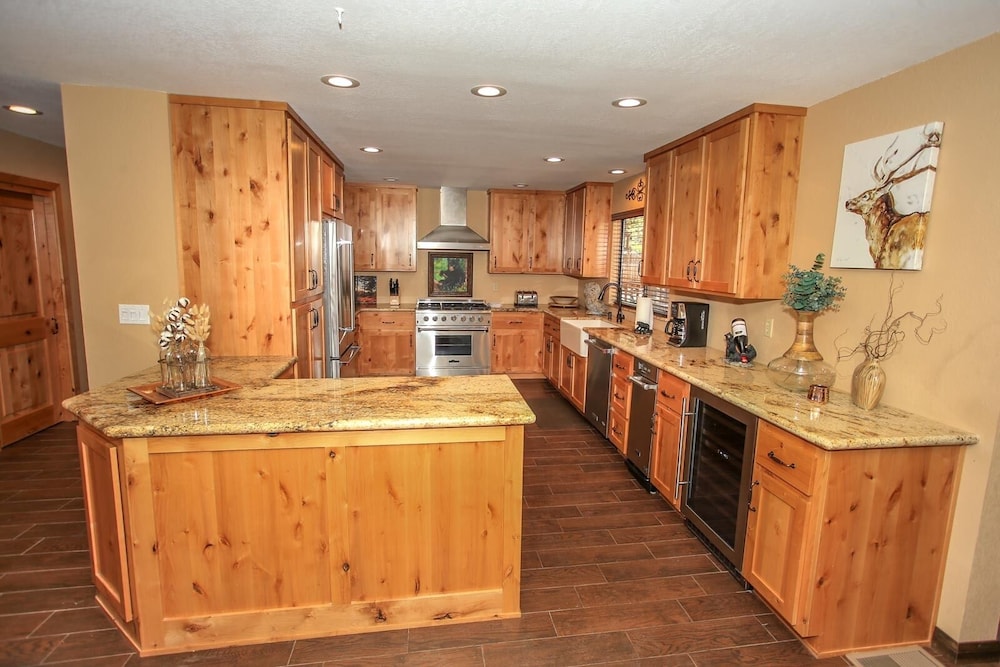 The Lodge At Snow Summit 6 Bedroom Residence by RedAwning