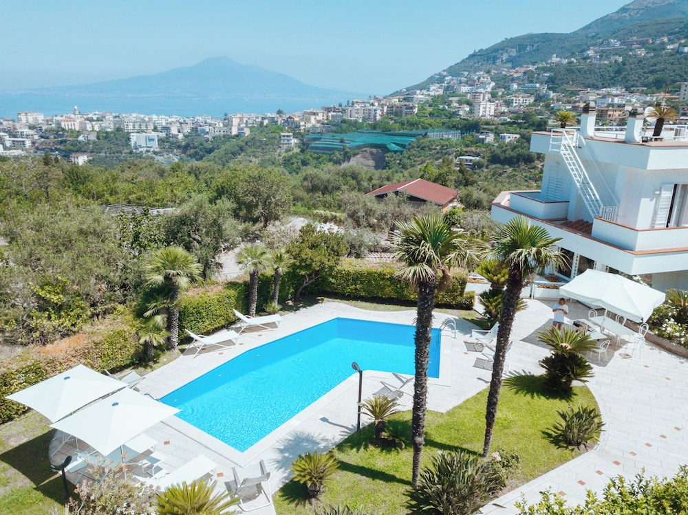 Luxury Villa In Sorrento Coast Swimming Pool & View