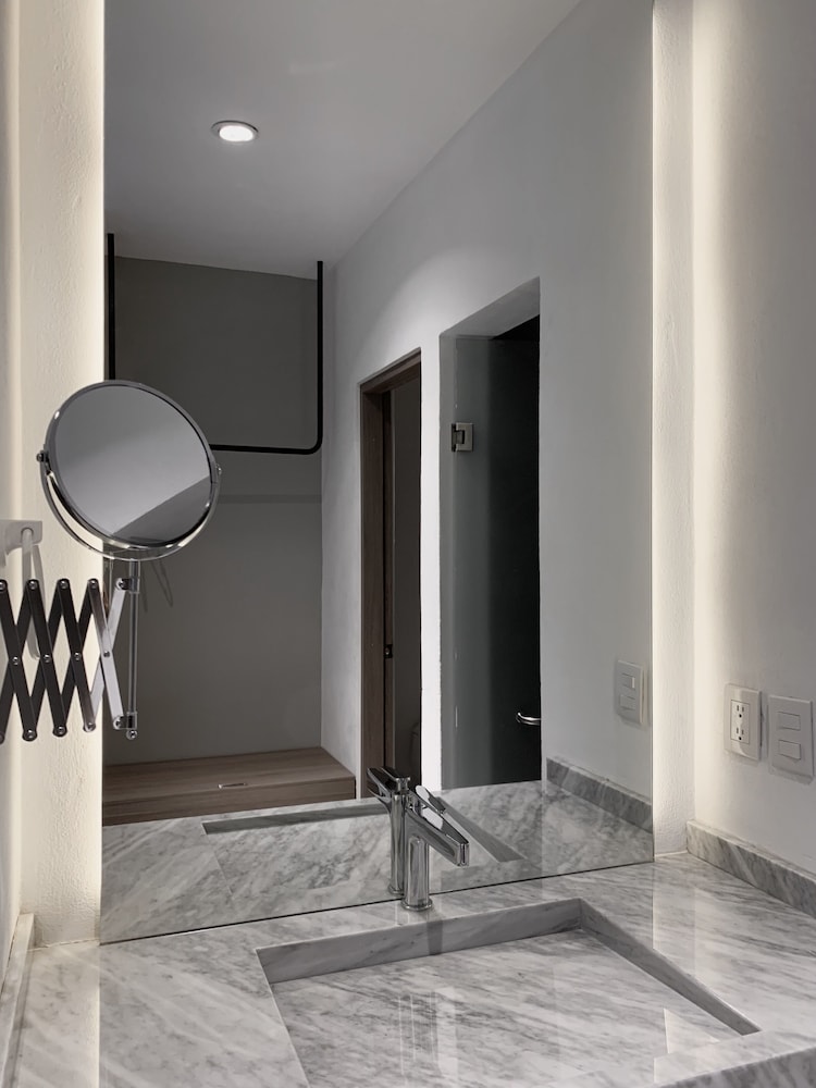 Pachuca Vacations - Hotel Blanco Pachuca - Property Image 2