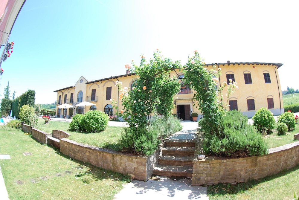 Mansion in Nizza Monferrato With Pool & Views view 2