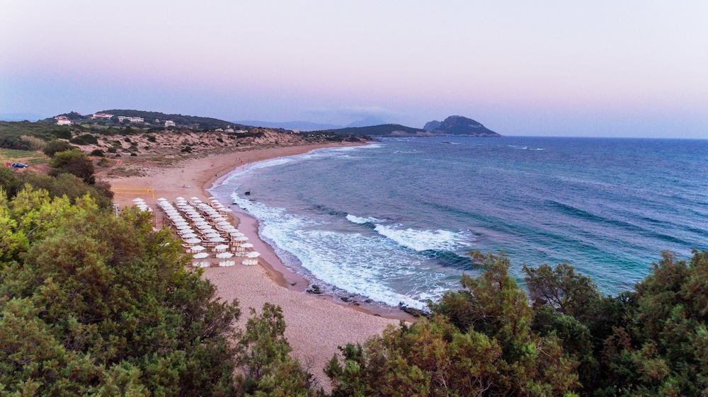 Romanos Beach Villas