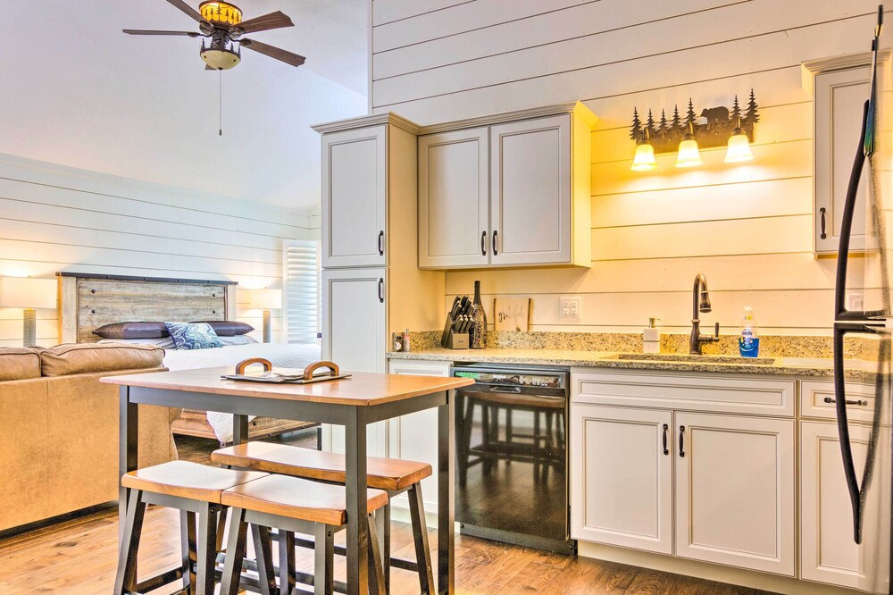 Elegant Sapphire Valley Studio w/ Resort Amenities view 2