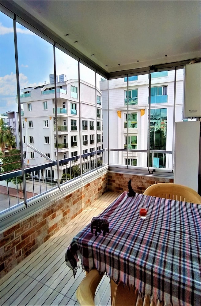 Flat Close to Beach With Balcony in Konyaalti view 3