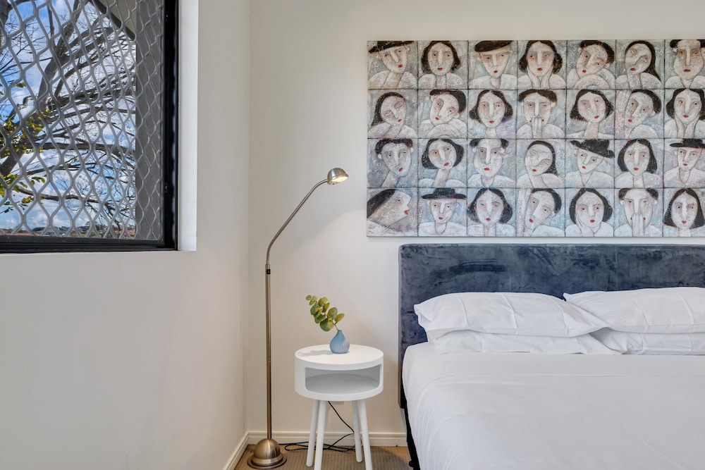 Bright 2-bed With Private Balcony & Serene View