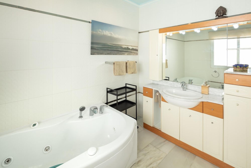 Large Luxury Family Villa 500m From Beach