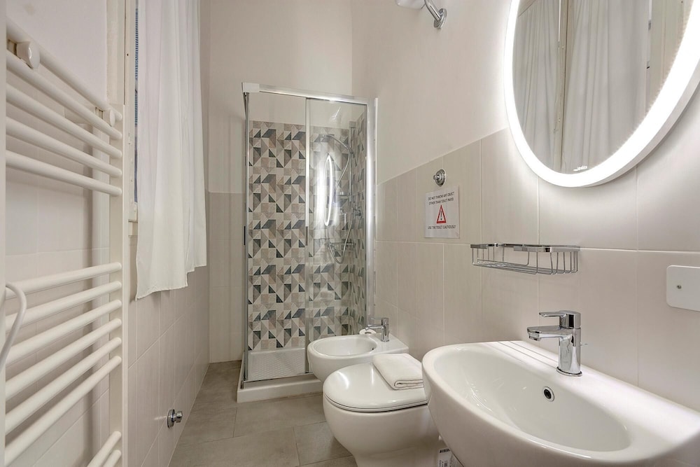 Servi 34 in Firenze With 3 Bedrooms and 2 Bathrooms