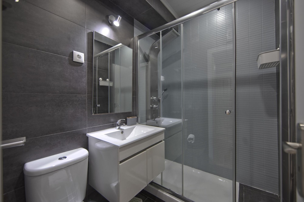 Jamor Terrace by Homing