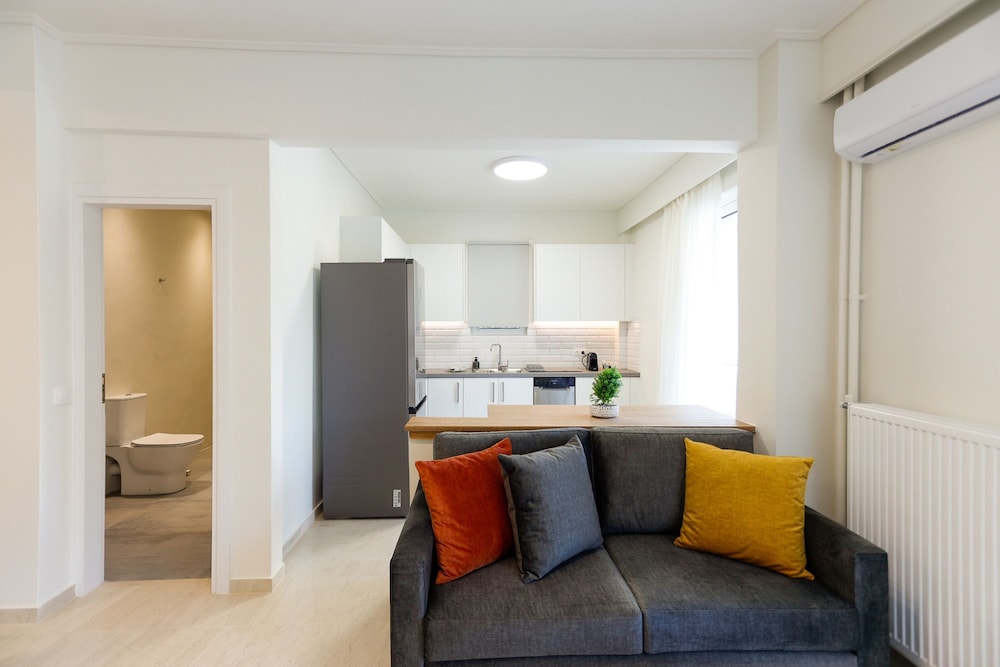 Modern 2-bedroom Apartment in Downtown Glyfada