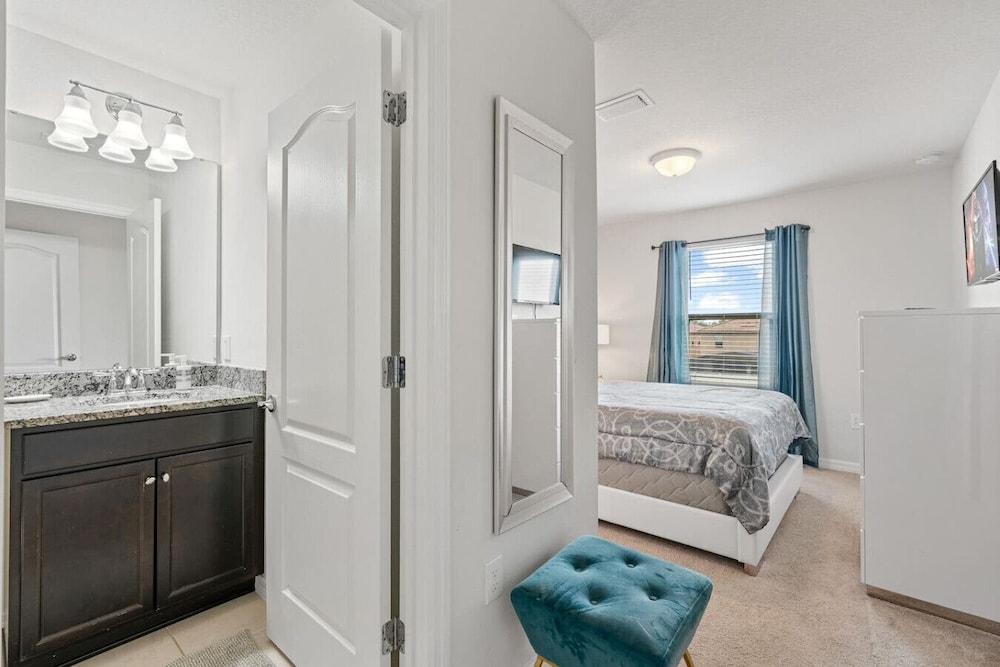 Spacious 5BR Villa w Private Pool Near Disney