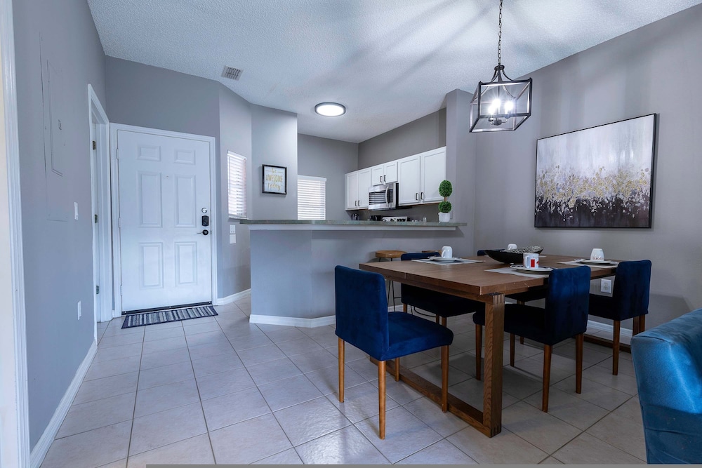 Cozy Family 3BR Townhouse Perfect Stay for 6 Guests
