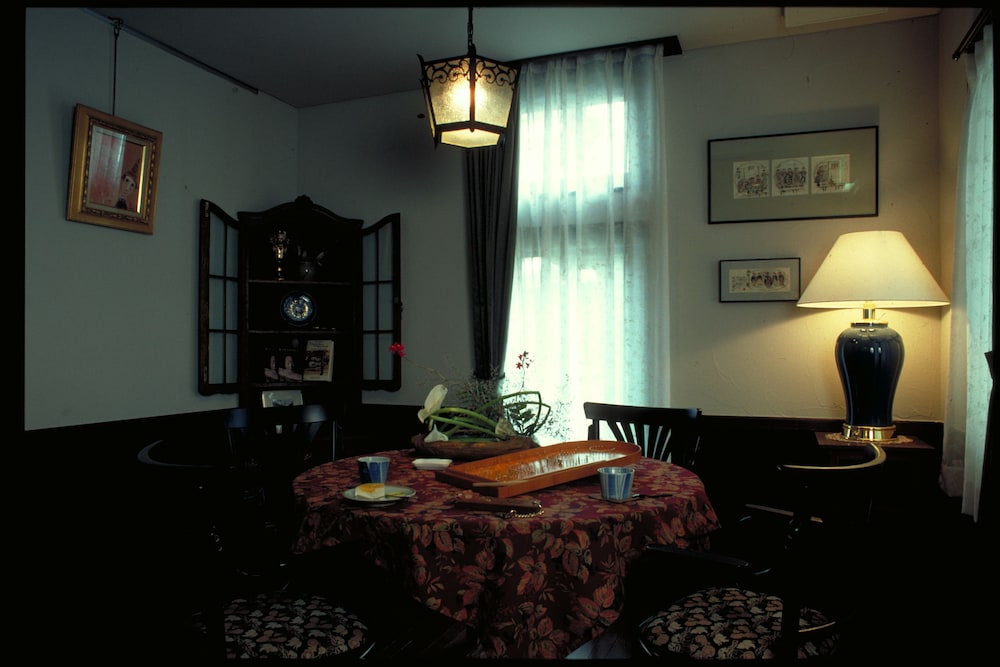 Camellia Inn