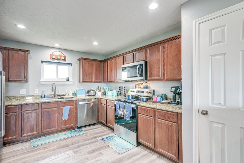 Private Home on Lagoon w/ Views in Hitchcock!