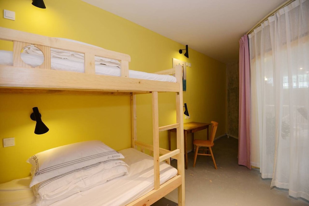 J Trip Youth Hostel
