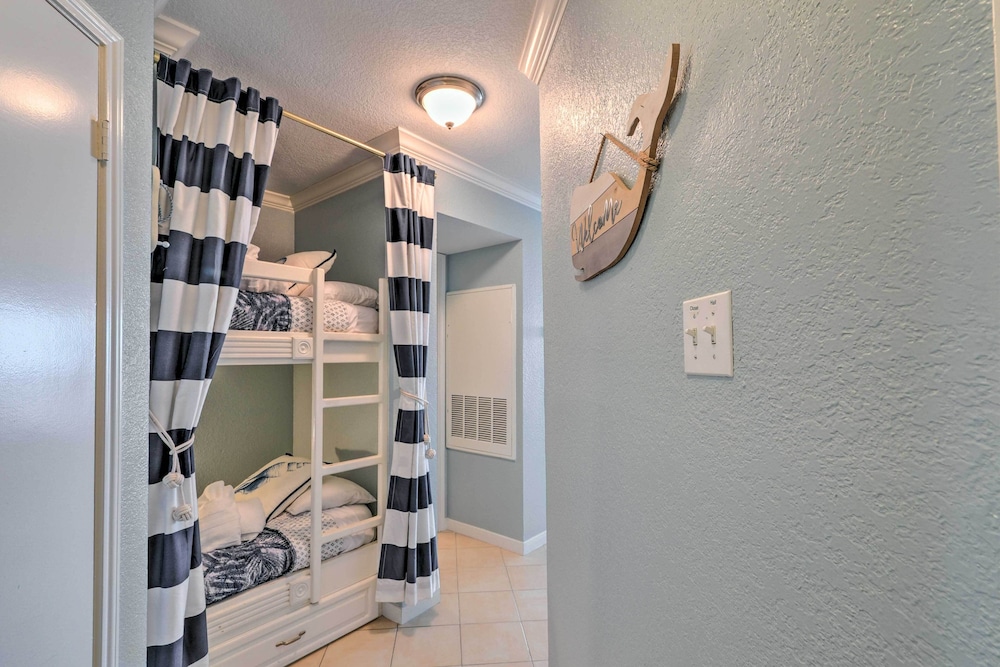 Beachside Condo w/ Pool & Hot Tub in Galveston! view 4