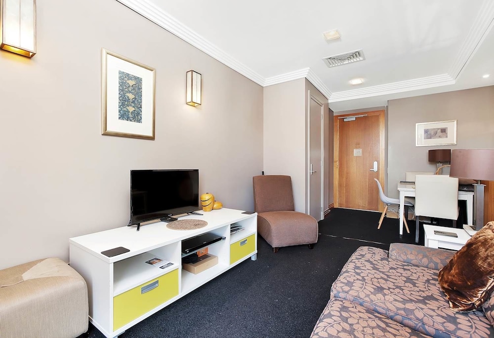 Metropolis 2 Bedroom Park Suite