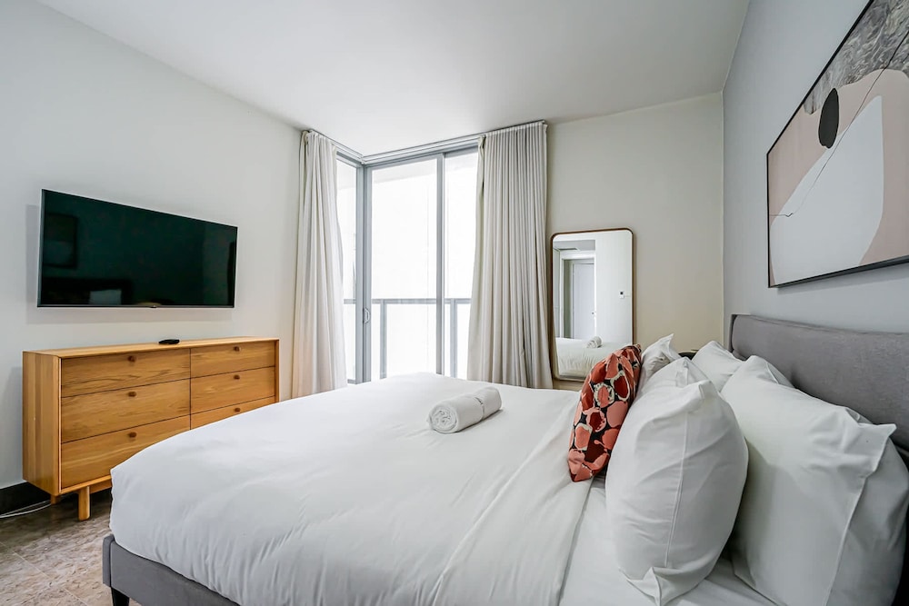 w Comfy 1BR w Fantastic Balcony in YOO