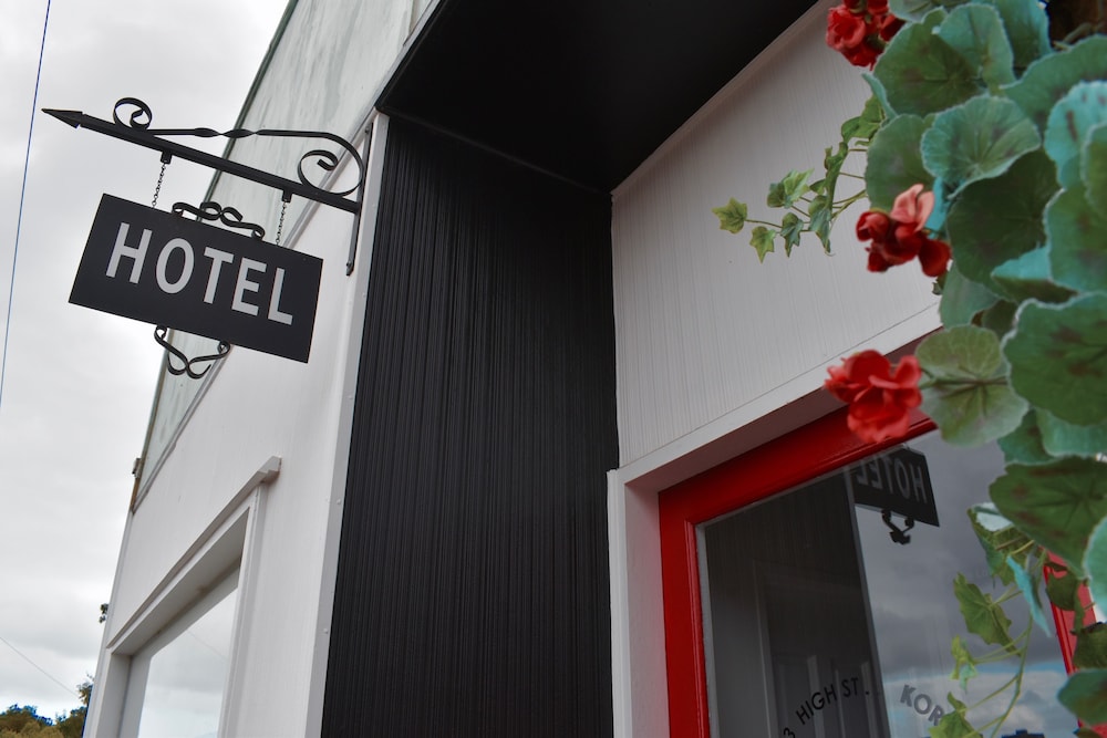 Hotel The Estate Koroit Boutique Hotel - Image 1