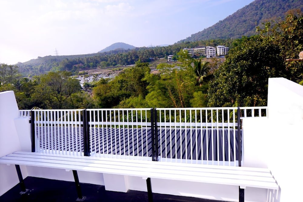 Palatty's Resort
