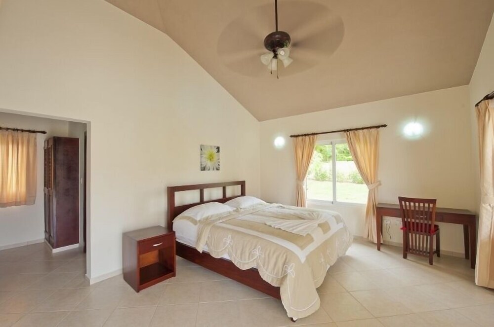 Privacy and comfort luxury 6 bedroom villa