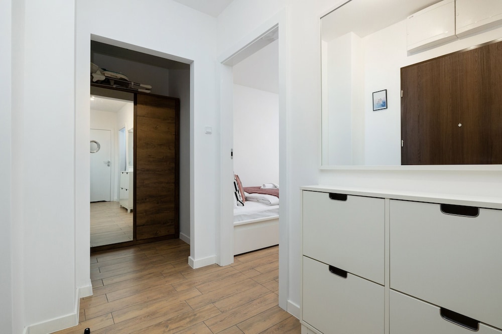 Nowa Flotylla Widok na Rzekę by Renters