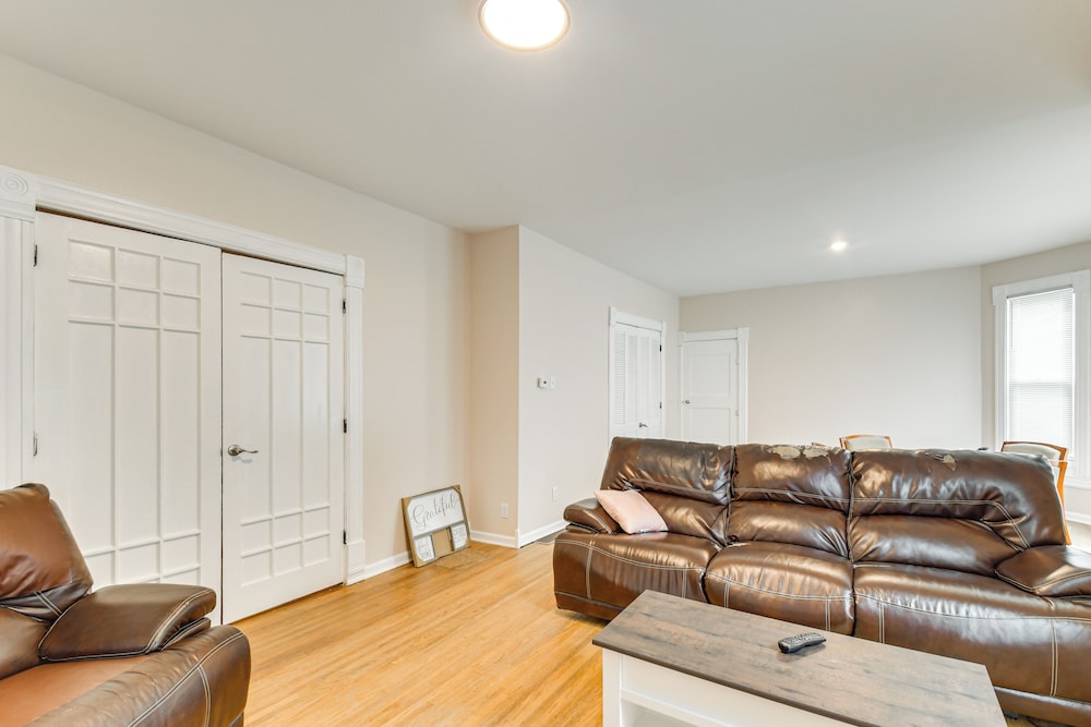 < 1 Mi to Main St: Quiet Apartment in Galesburg!