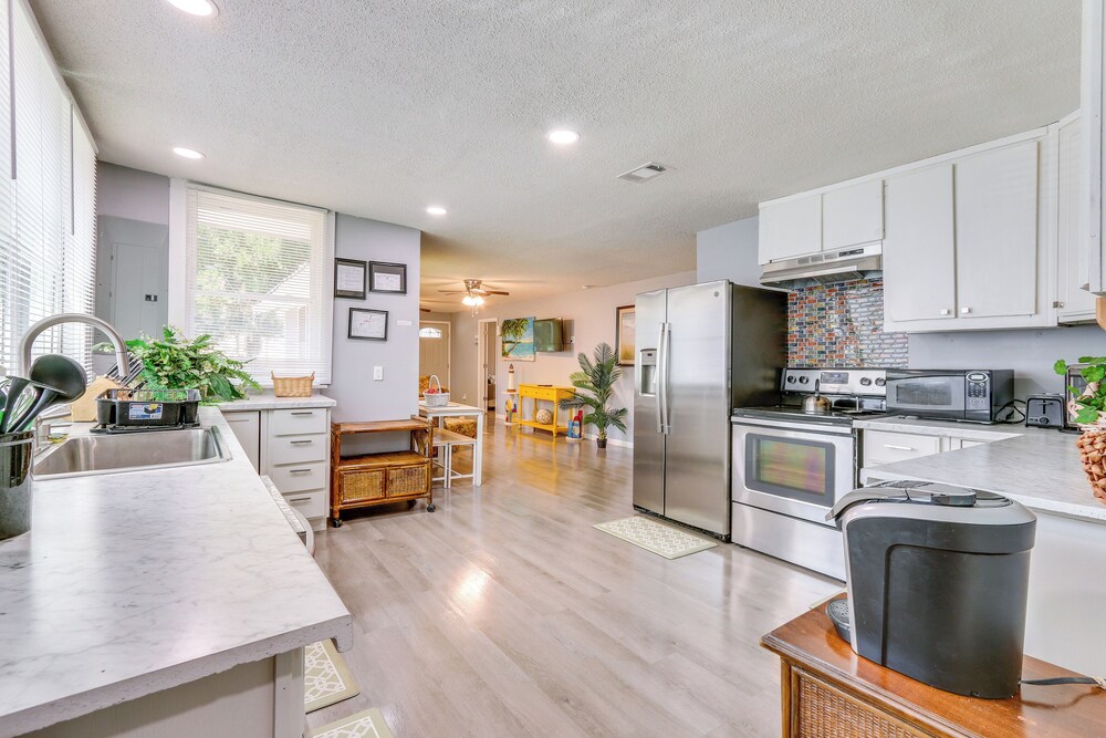 Beachy Home in Heart of Beaufort w/ Pool Access