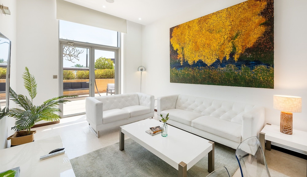 Exquisite 2BR w Exclusive Beach Access at the Palm