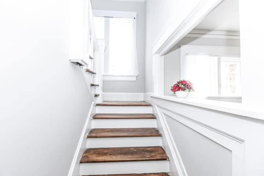 29th Street Trendy Lakeview Craftsman 8