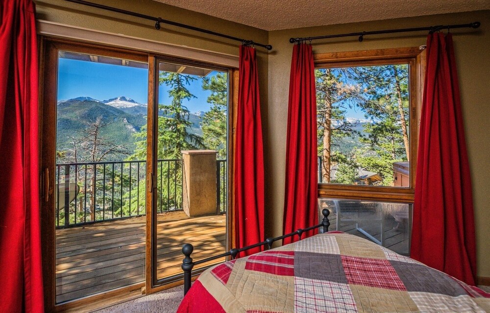 The Cedars Luxury  At Windcliff 5 Bedroom Home by RedAwning view 3