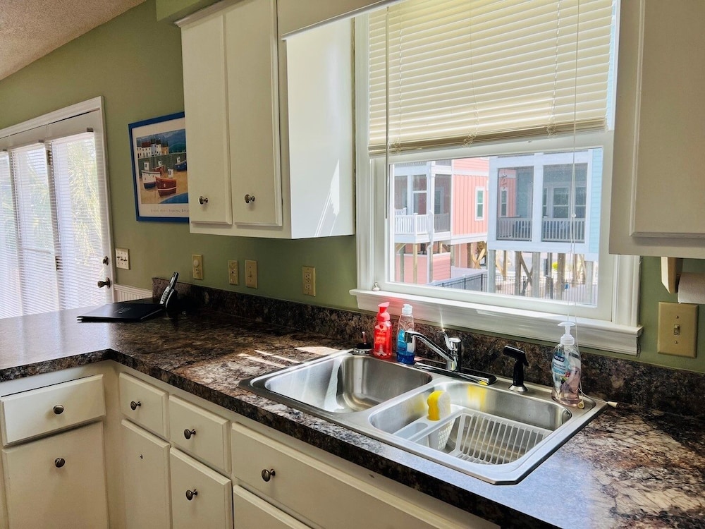 Tradewinds 4 Bedroom Home by RedAwning