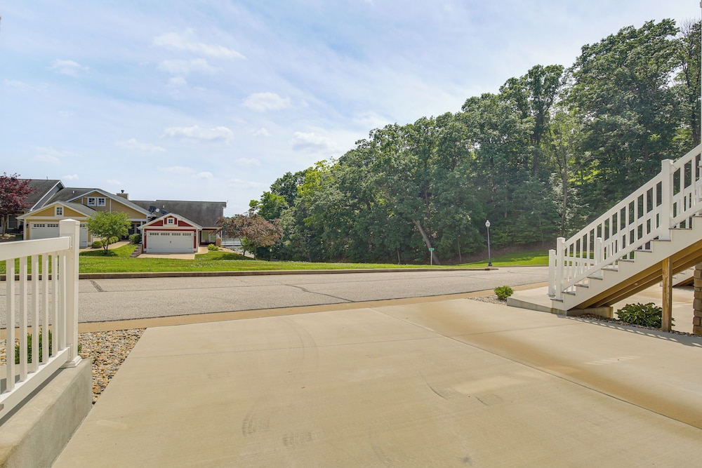 Walk to Mississippi River: Grafton Townhome!