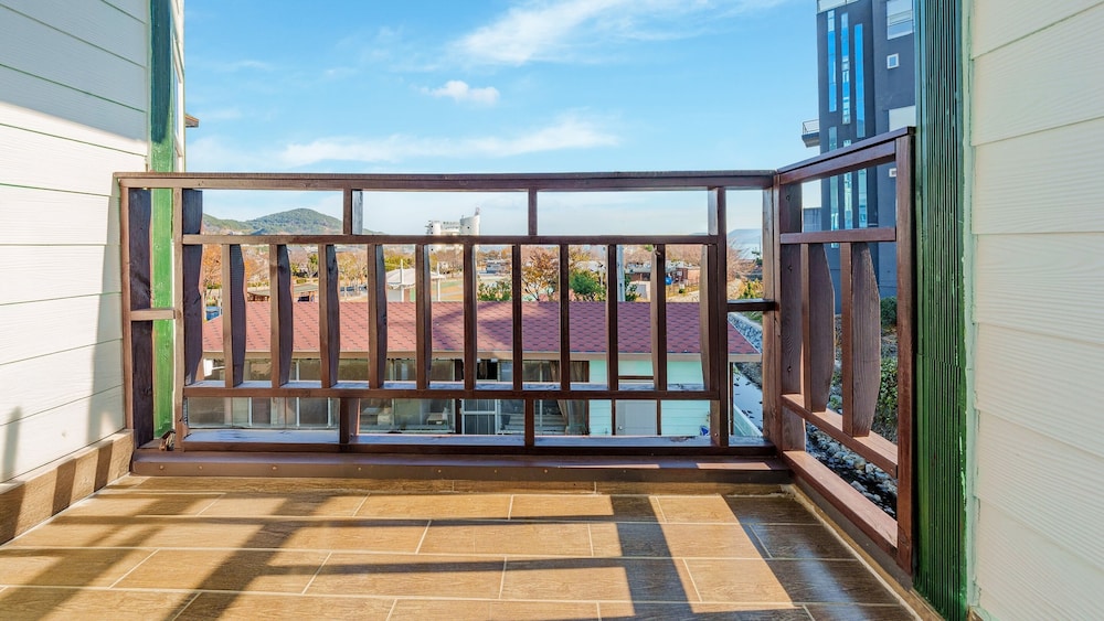 Geoje Peugeot Gomsol Petfriendly Pension