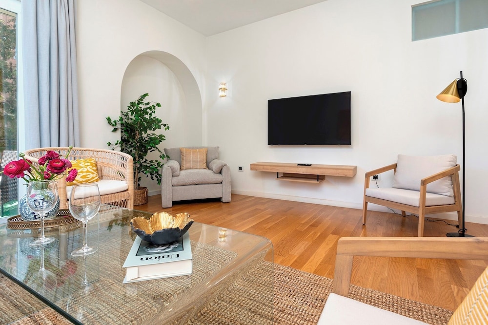 Exclusive Apartment 5BD in Seville. Carlos V