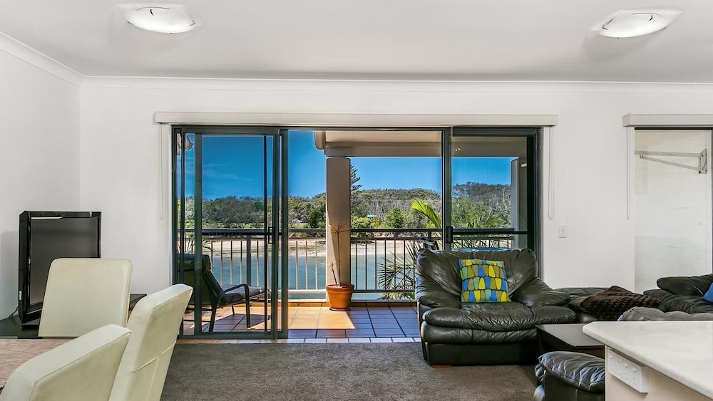Sunrise Cove Holiday Apartments