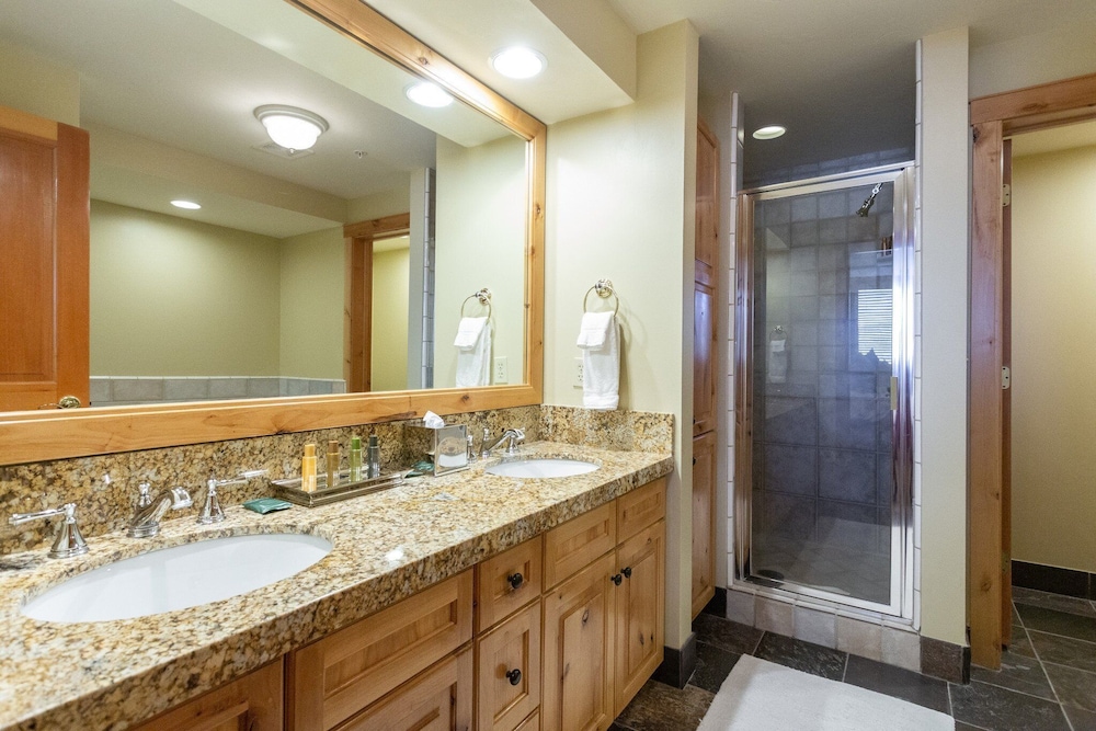 Trail's End Lodge at Deer Valley Resort - One Bedroom Residence with Spa #204 1 Condo