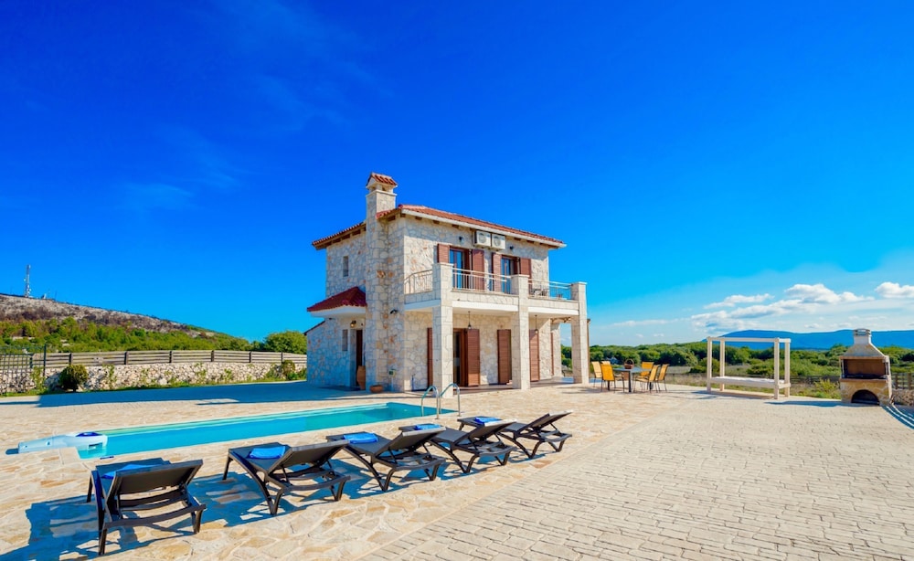 Villa Traditional I