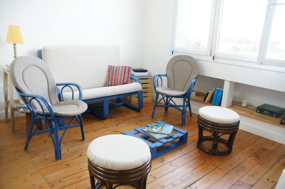 Pretty Apartment With sea View in Primel