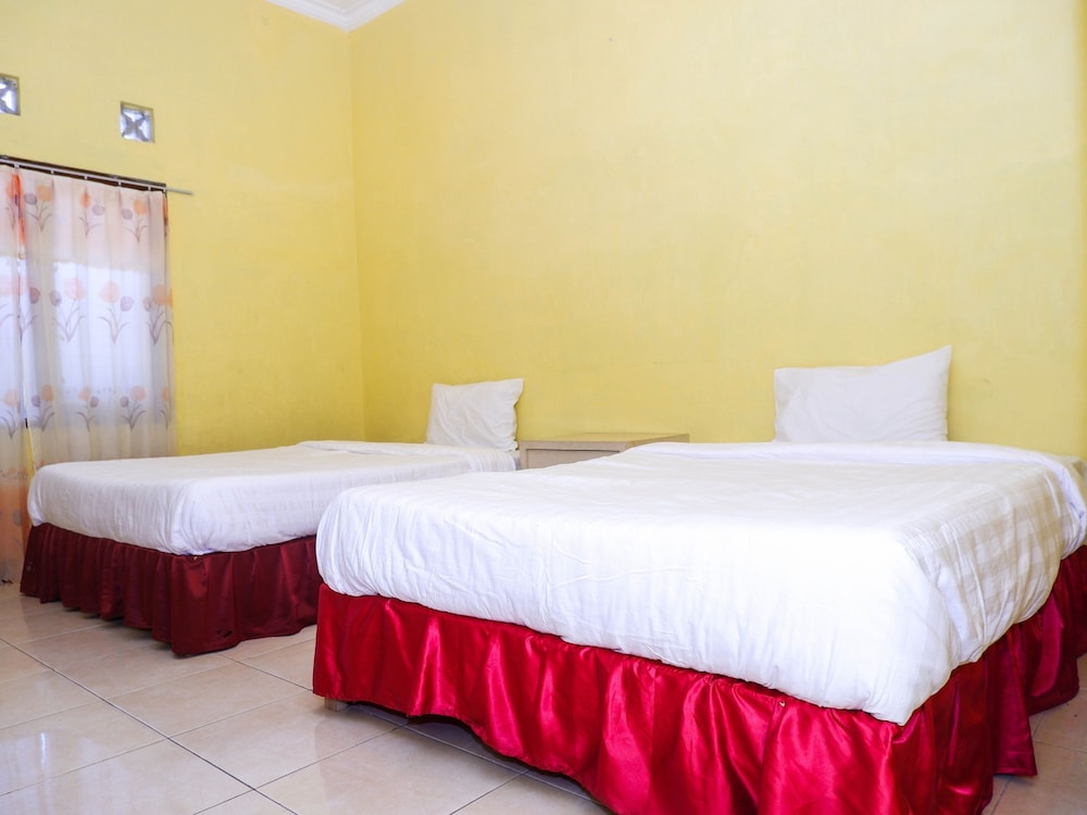 OYO 898 Joglo Family Hotel & Homestay