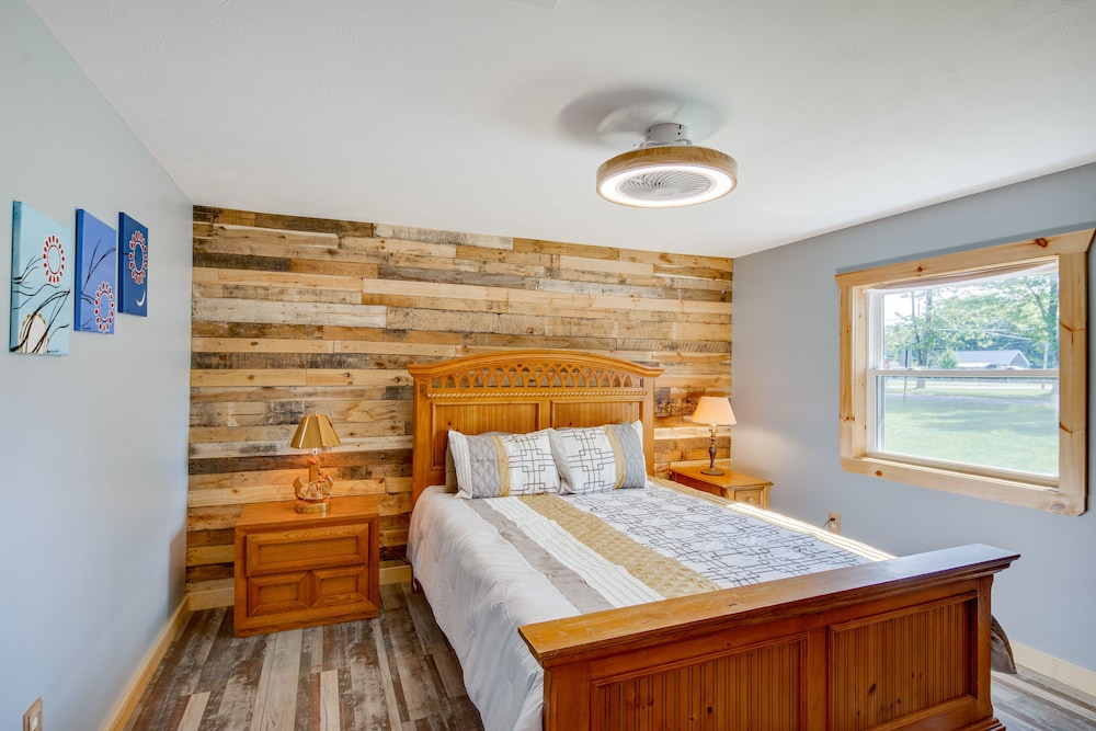 Charming Lake Chautauqua Home: Walk to Water! view 2