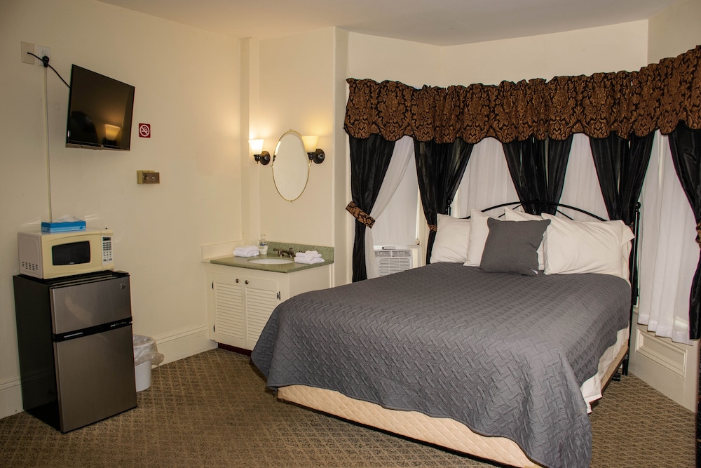 The Whitetail and Suites