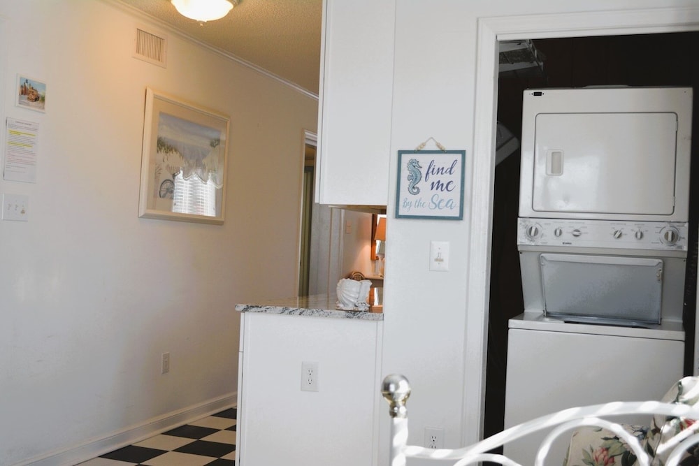 Beauty & The Beach-8B - 2 Br Home