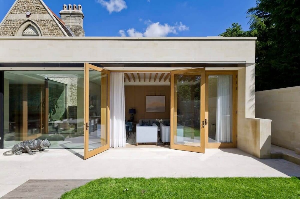 5 Bed House w/ Indoor Pool, Sauna & Private Garden - Fulham