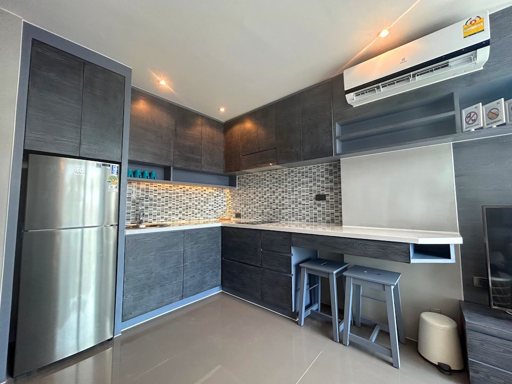 1BR with Rooftop Pool & Gym C191